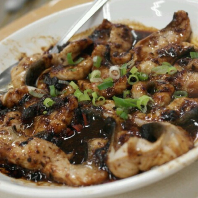 Steamed Fresh Eel with Black Bean Sauce from Tung Po Kitchen 東寶小館 on #foodmento http://foodmento.com/dish/22119