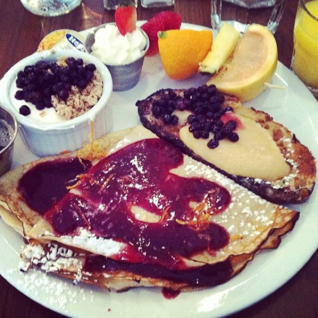 Brunch Sucre (Crepes, French Toast, Blueberries, Granola, Yoghurt...) at Le Cartet Resto Boutique on #foodmento http://foodmento.com/place/2715