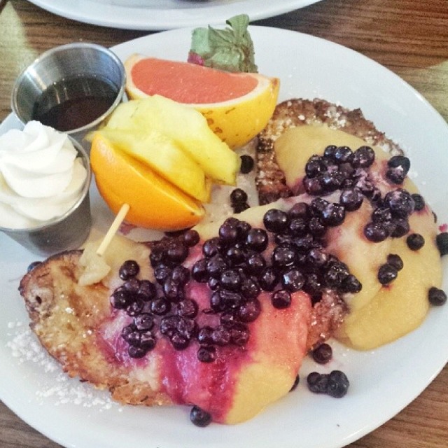 Blueberry French Bread at Le Cartet Resto Boutique on #foodmento http://foodmento.com/place/2715