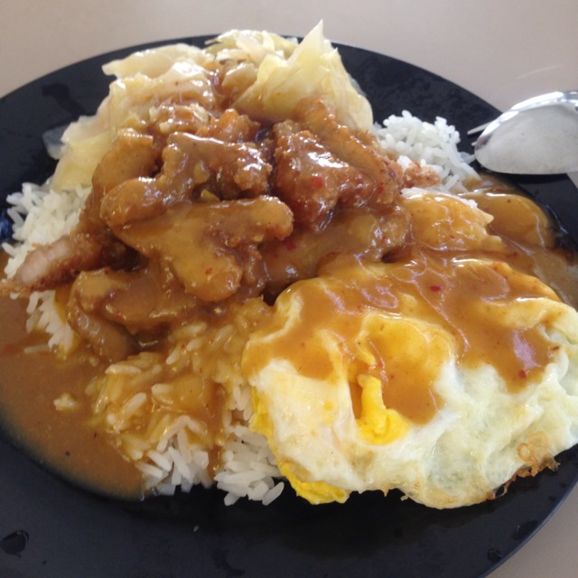 Hainanese Curry Rice at Bendemeer Market & Food Centre on #foodmento http://foodmento.com/place/1342