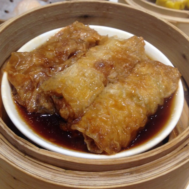 Beancurd Skin Roll with Pork & Shrimp from Tim Ho Wan 添好運 on #foodmento http://foodmento.com/dish/6785