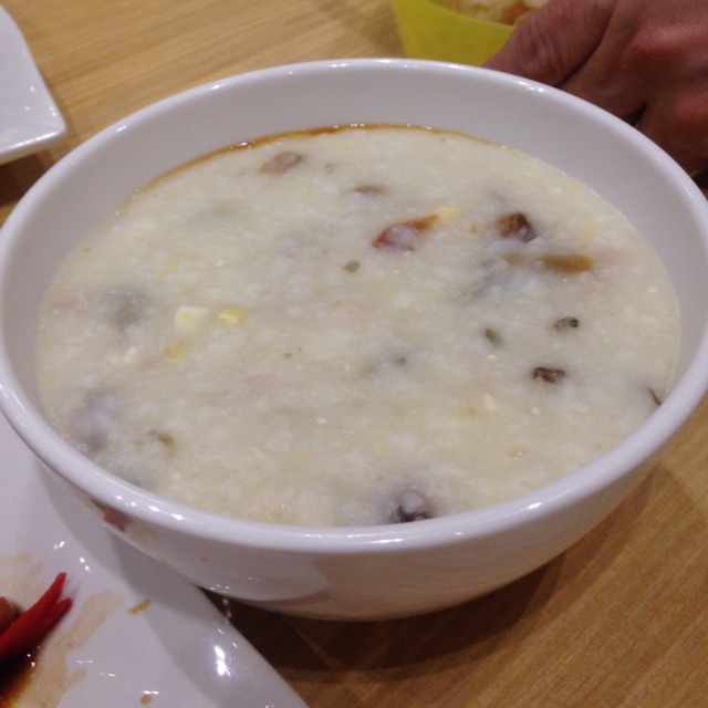 Congee with Lean Pork, Century Egg & Salted Egg at Tim Ho Wan 添好運 on #foodmento http://foodmento.com/place/1831