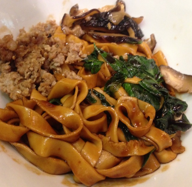 Hakka Dry Pan Mee at Ying Ker Lou (迎客楼) on #foodmento http://foodmento.com/place/1991