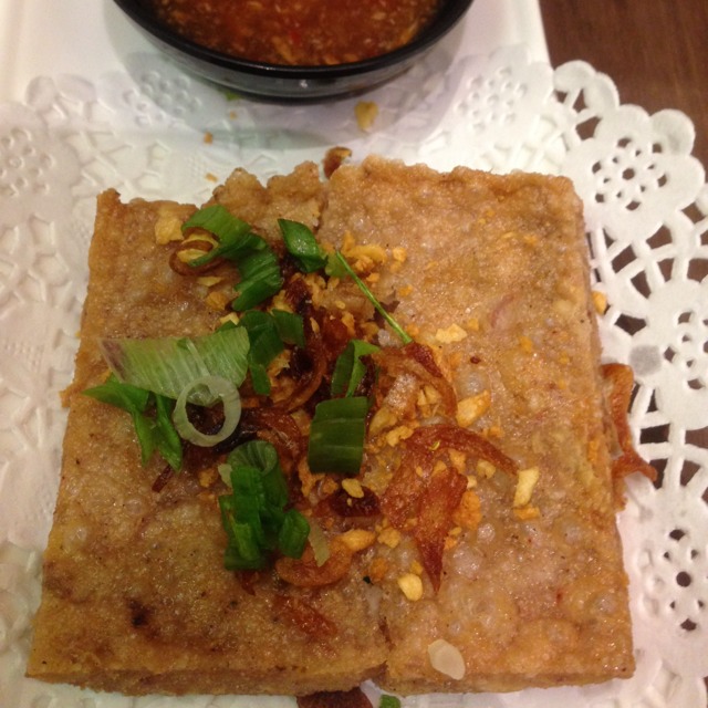 Fried Yam Cake at Ying Ker Lou (迎客楼) on #foodmento http://foodmento.com/place/1991