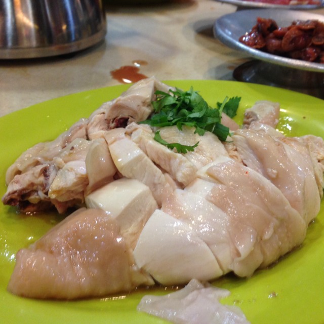 Hainanese Chicken Rice from Golden Mile Thien Kee Steamboat Restaurant on #foodmento http://foodmento.com/dish/9023