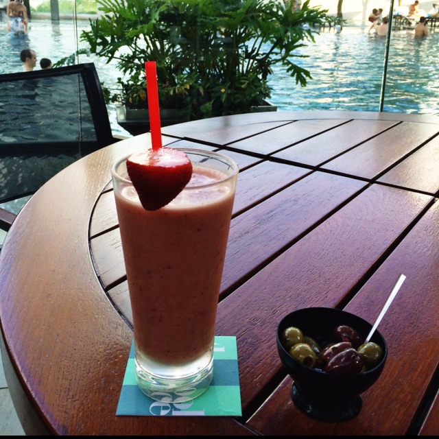 Berry Smoothie  from Infinity Pool at Four Seasons Hotel on #foodmento http://foodmento.com/dish/14601