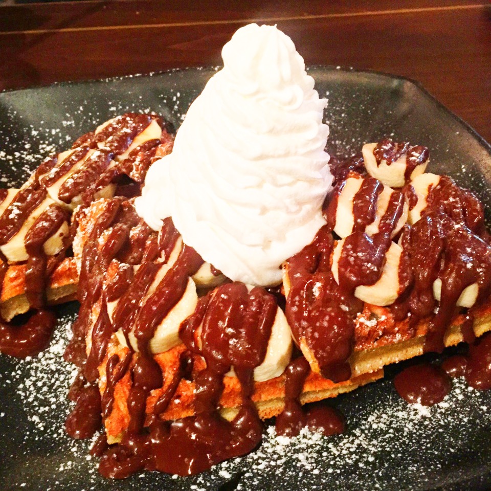 Chocolate And Banana Waffle from Brunch Club & Supper on #foodmento http://foodmento.com/dish/29549