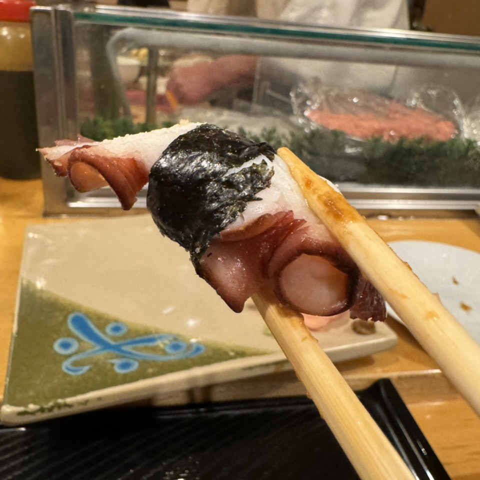 Tako Sushi $6 from Hama Sushi on #foodmento http://foodmento.com/dish/56881