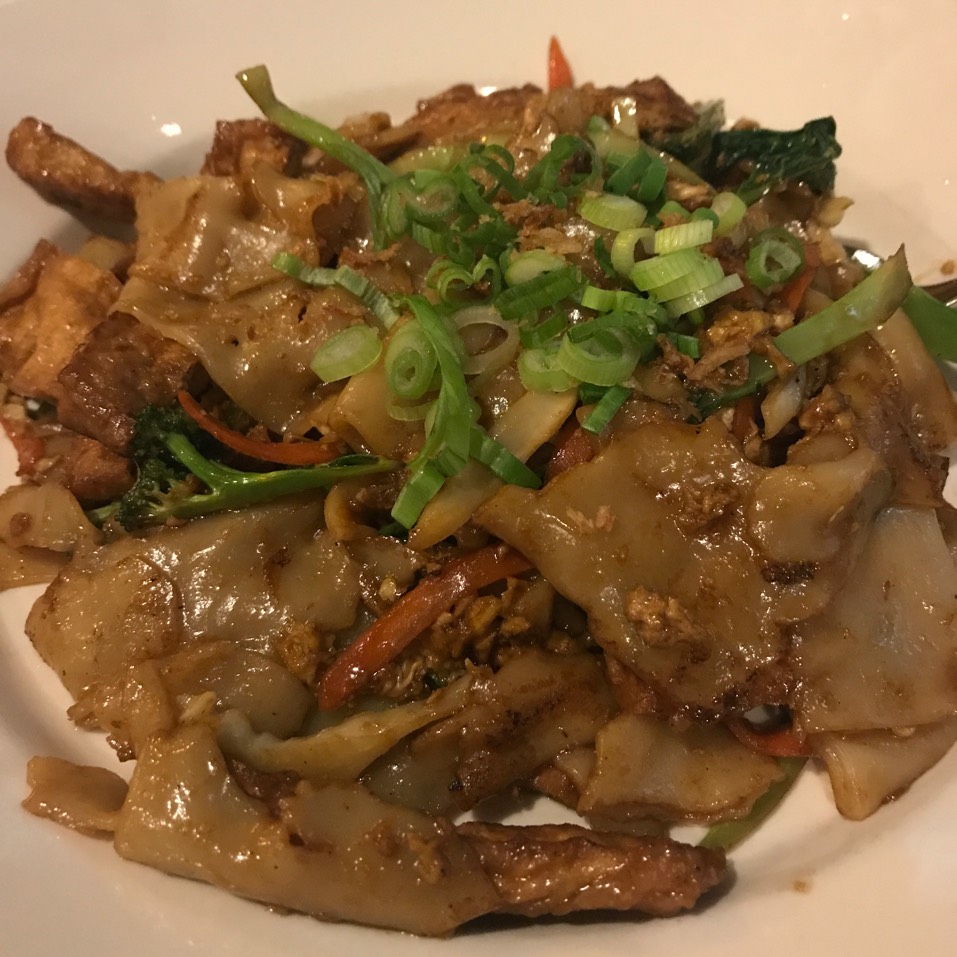 Pad See-eew With Tofu  at Saigon Bangkok on #foodmento http://foodmento.com/place/11249