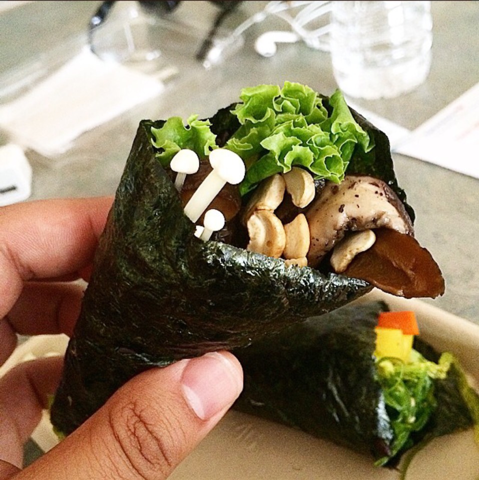 Enoki Doki Hand Roll (Enoki, shiitake, portabello mushrooms, cashews, ginger...) from Beyond Sushi on #foodmento http://foodmento.com/dish/20372
