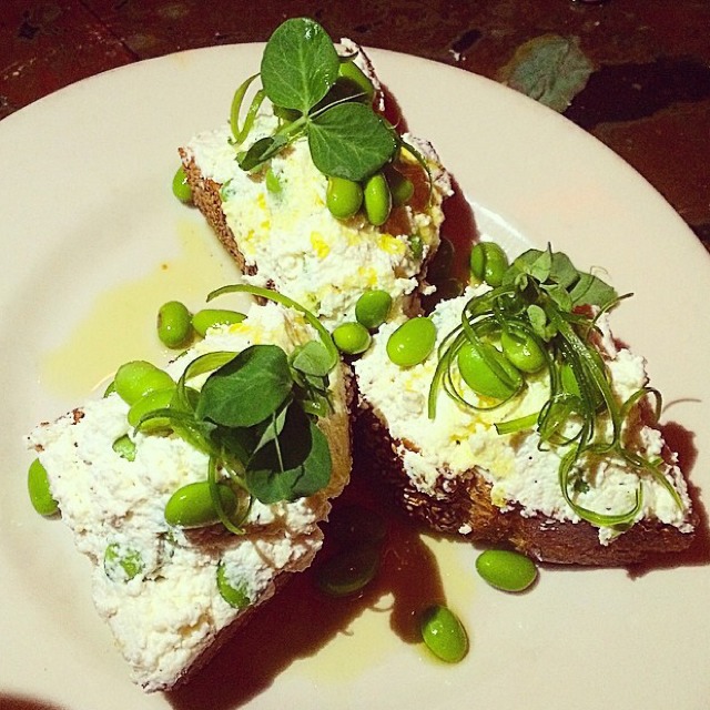 Upstate Farm Spring Peas & Lioni's Old Fashioned Ricotta at Chalk Point Kitchen on #foodmento http://foodmento.com/place/3629