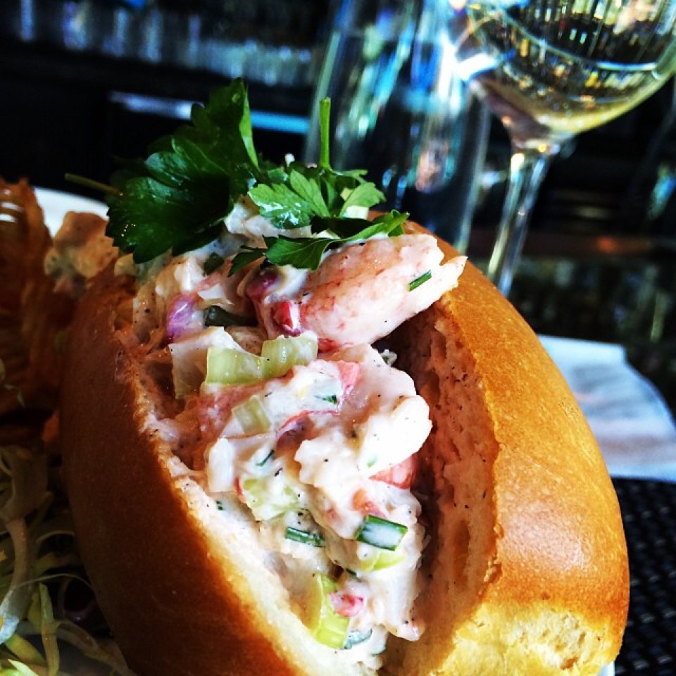 Maine Lobster Roll from Mon Ami Gabi on #foodmento http://foodmento.com/dish/21025