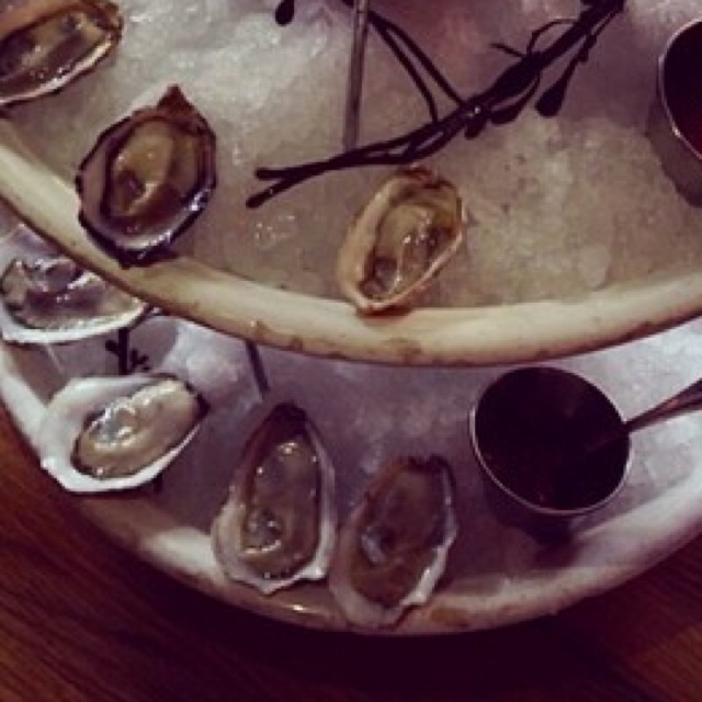Montauk Pearl, Ny - Oyster Bar‏ at The Dutch on #foodmento http://foodmento.com/place/286
