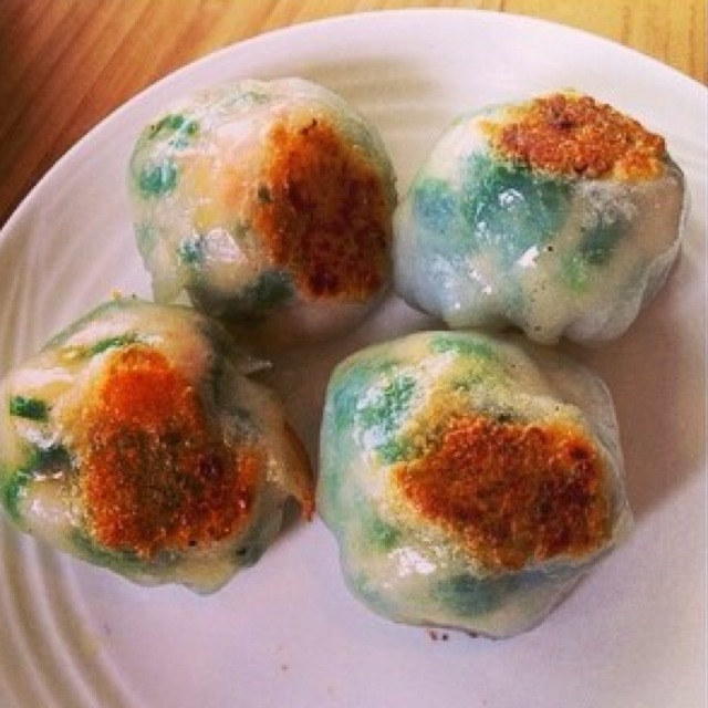 Pan Fried Chive Dumplings at Koi Palace 鯉魚門海鮮茶寮 on #foodmento http://foodmento.com/place/3554