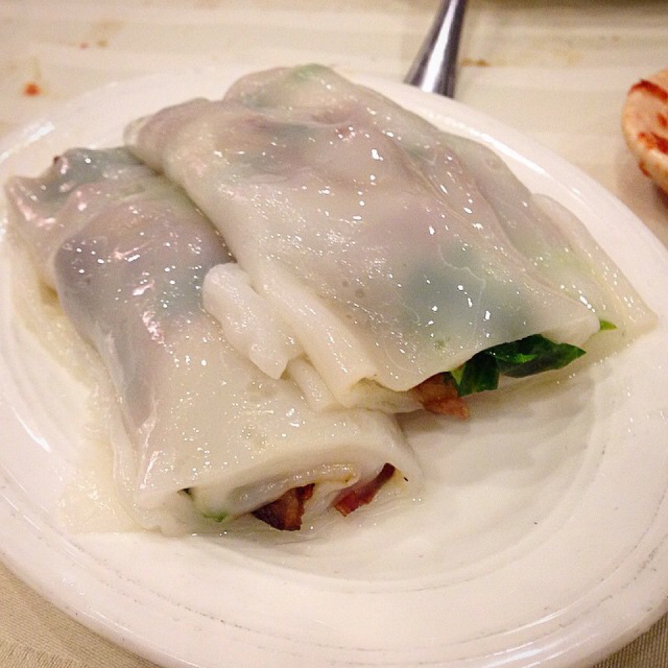 Char Siu Cheong Fun (Rice Noodle Rolls) from Jing Fong Restaurant 金豐大酒樓 on #foodmento http://foodmento.com/dish/20875