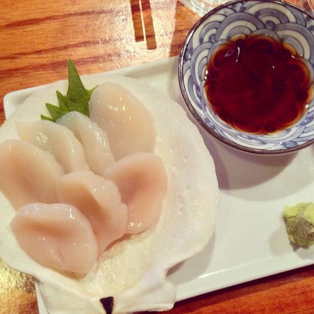 Scallop Sashimi at Tanoshi Sushi & Sake Bar on #foodmento http://foodmento.com/place/4392