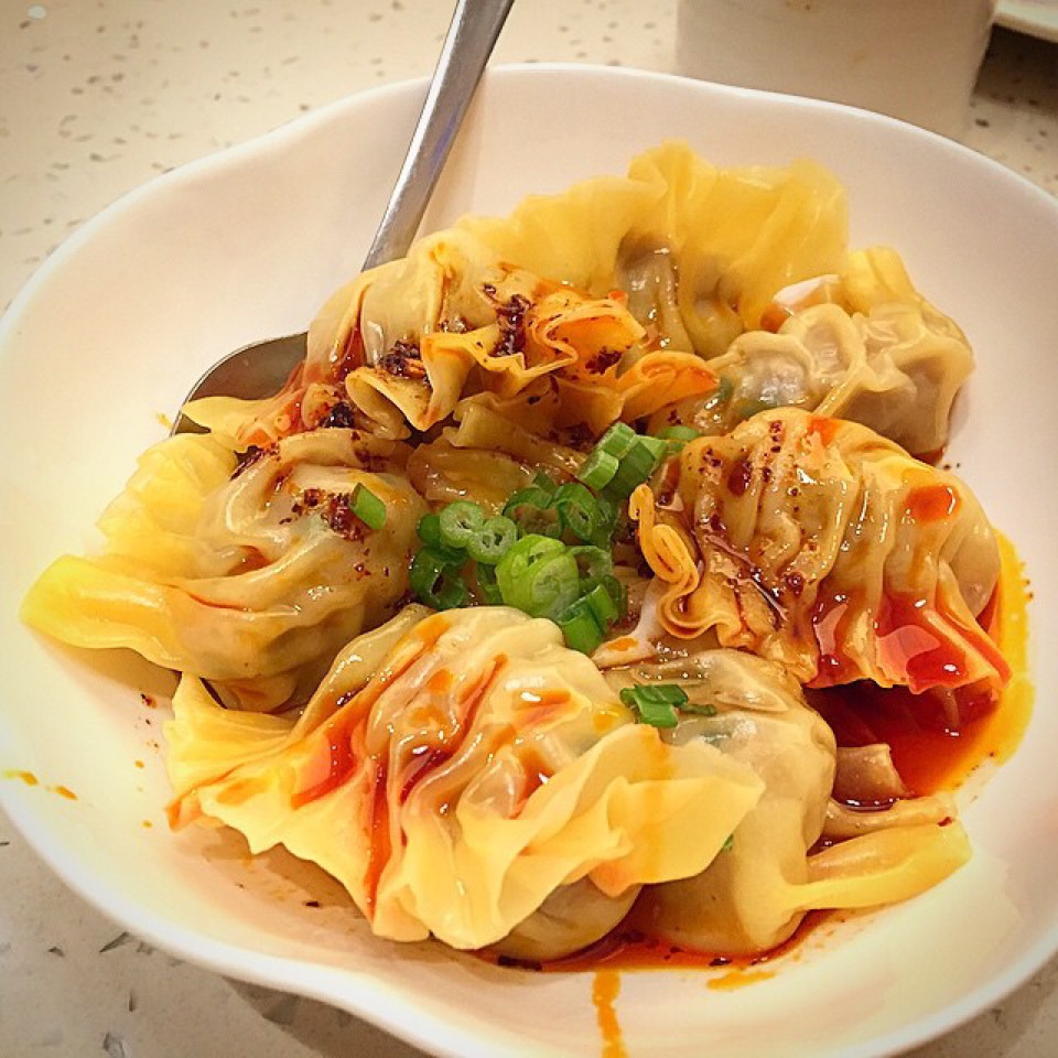 Wontons With Spicy Chili Oil on #foodmento http://foodmento.com/dish/19983